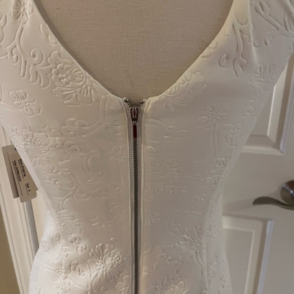 NWT Elegant Winter White Floral EmbossedSleeveless Dress by Spense-Size 6 - Picture 6 of 8